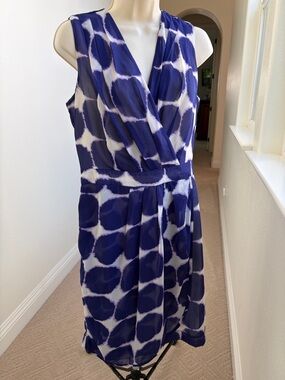 BANANA REPUBLIC Pretty Purple and White Dress, fully lined, size 6